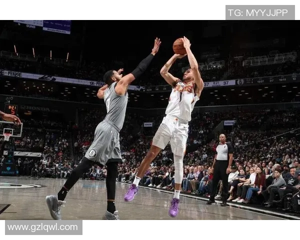 德文布克如何在NBA赛场上展现卓越的个人能力与团队精神